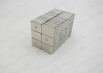 Çin N35H Neodymium Nadir Toprak Mıknatıslar Blok 20 * 15 * 4mm Yüksek Sıcaklık Düşük Geri Dönüştürülmez Kaybı Tedarikçi