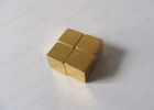 Çin Küp Neodymium Blok Mıknatıslar Kaplanmış Altın N35 5 * 5 * 5 mm 80 Celsius Degree Fabrika