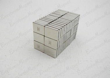 Çin N35H Neodymium Nadir Toprak Mıknatıslar Blok 20 * 15 * 4mm Yüksek Sıcaklık Düşük Geri Dönüştürülmez Kaybı Distribütör